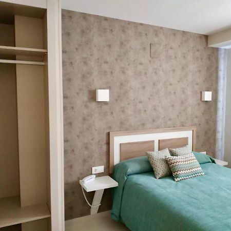 Hotel Los Conejos Mora Bagian luar foto