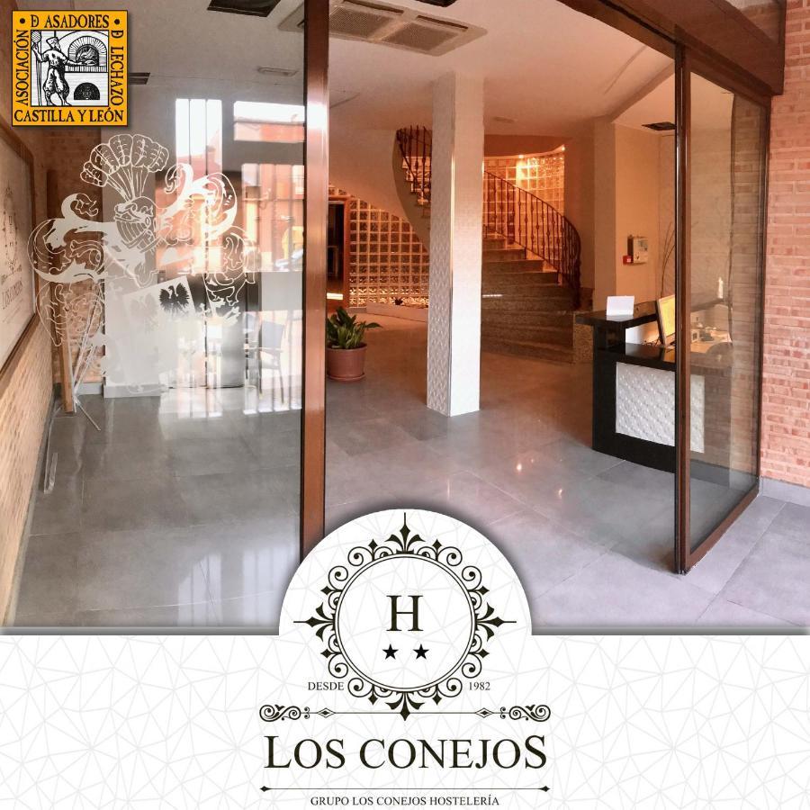 Hotel Los Conejos Mora Bagian luar foto